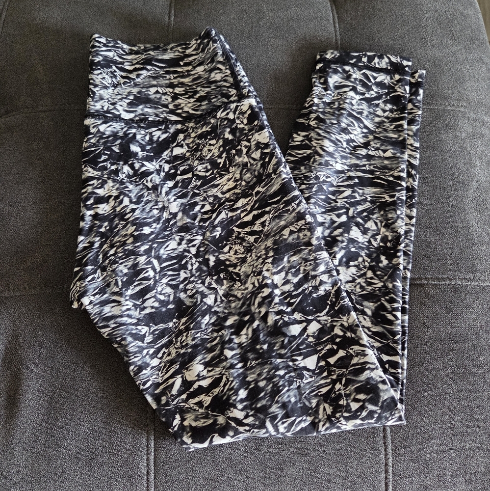 Black and White Patterned Leggings